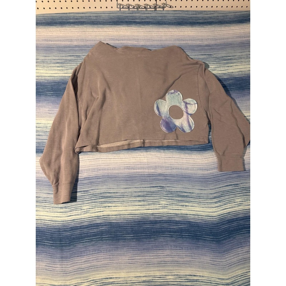 CRTV LTRCY Upcycled One of One Cropped Hoodie Grey Purple Flower Applique L